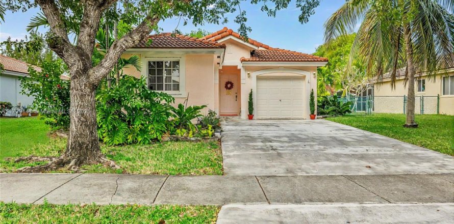 House in Homestead, Florida 3 bedrooms, 110.74 sq.m. № 1478988