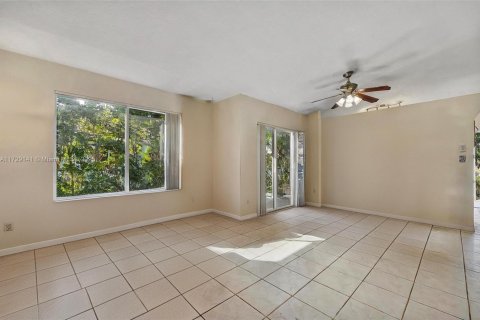 House in Homestead, Florida 3 bedrooms, 110.74 sq.m. № 1478988 - photo 10