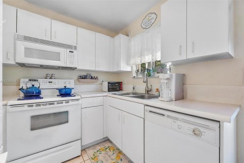 House in Homestead, Florida 3 bedrooms, 110.74 sq.m. № 1478988 - photo 13