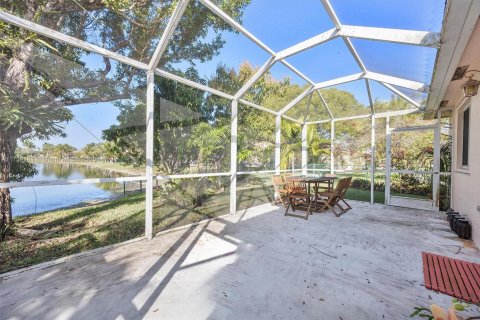 House in Homestead, Florida 3 bedrooms, 110.74 sq.m. № 1478988 - photo 28
