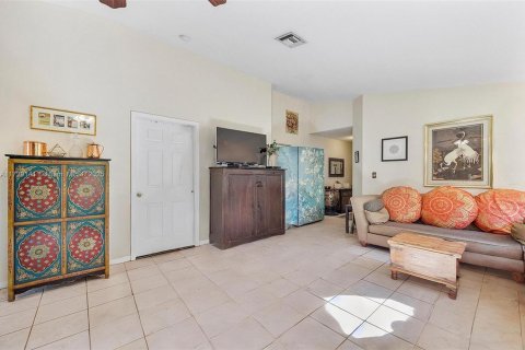 House in Homestead, Florida 3 bedrooms, 110.74 sq.m. № 1478988 - photo 5
