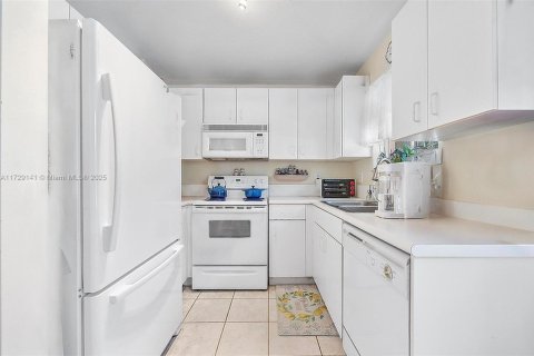 House in Homestead, Florida 3 bedrooms, 110.74 sq.m. № 1478988 - photo 14