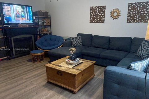 Condo in Pembroke Pines, Florida, 2 bedrooms  № 2080772