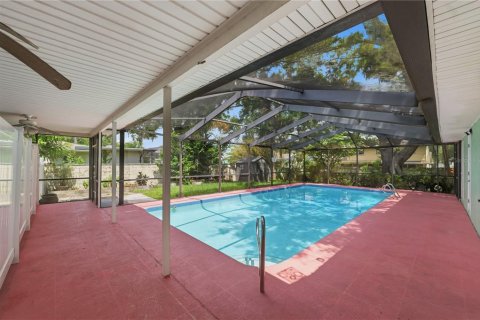 House in Brandon, Florida 5 bedrooms, 206.06 sq.m. № 2126891 - photo 30