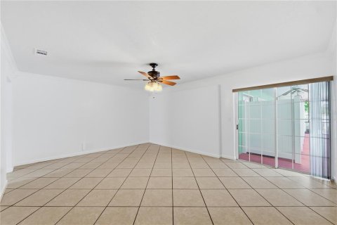 House in Brandon, Florida 5 bedrooms, 206.06 sq.m. № 2126891 - photo 27