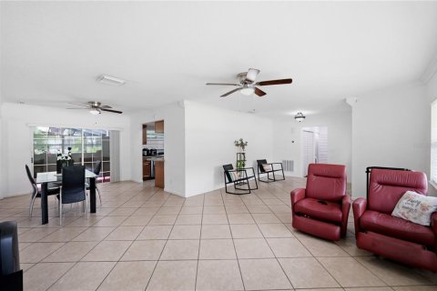 Casa en venta en Brandon, Florida, 5 dormitorios, 206.06 m2 № 2126891 - foto 2