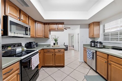 Casa en venta en Brandon, Florida, 5 dormitorios, 206.06 m2 № 2126891 - foto 5