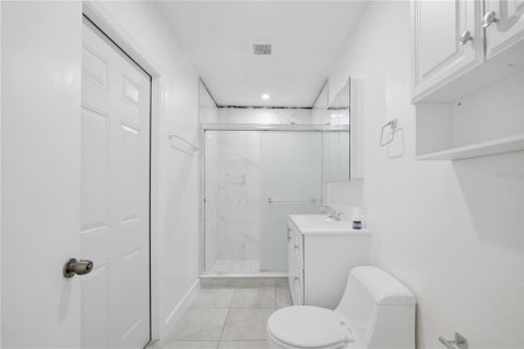 House in Brandon, Florida 5 bedrooms, 206.06 sq.m. № 2126891 - photo 20