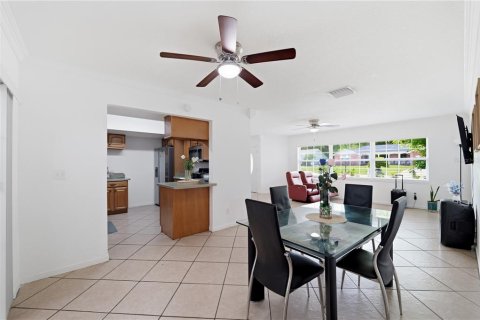 Casa en venta en Brandon, Florida, 5 dormitorios, 206.06 m2 № 2126891 - foto 4