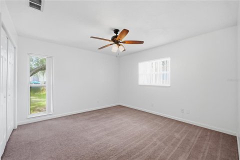 House in Brandon, Florida 5 bedrooms, 206.06 sq.m. № 2126891 - photo 22