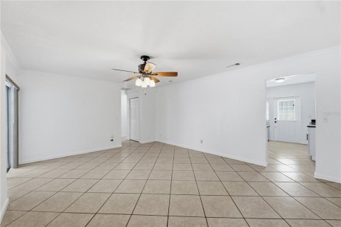 House in Brandon, Florida 5 bedrooms, 206.06 sq.m. № 2126891 - photo 28