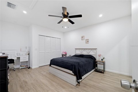 Casa en venta en Brandon, Florida, 5 dormitorios, 206.06 m2 № 2126891 - foto 12