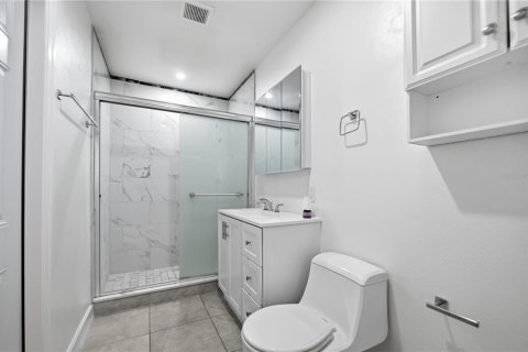 House in Brandon, Florida 5 bedrooms, 206.06 sq.m. № 2126891 - photo 19