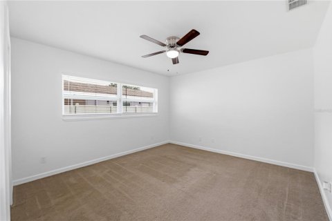 House in Brandon, Florida 5 bedrooms, 206.06 sq.m. № 2126891 - photo 24