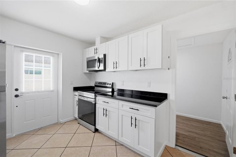 House in Brandon, Florida 5 bedrooms, 206.06 sq.m. № 2126891 - photo 18