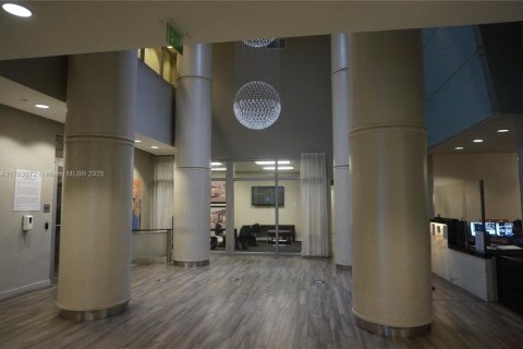 Купить кондоминиум в Майами, Флорида 2 спальни, 97.36м2, № 1576018 - фото 2