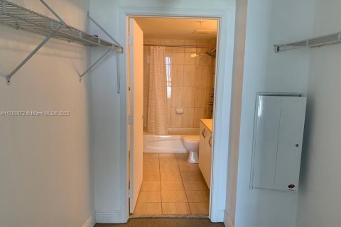 Купить кондоминиум в Майами, Флорида 2 спальни, 97.36м2, № 1576018 - фото 9