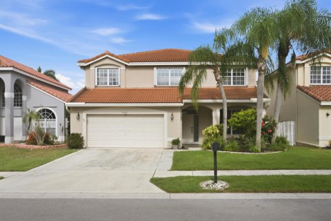 House in Lake Worth, Florida 5 bedrooms, 267.37 sq.m. № 2288973