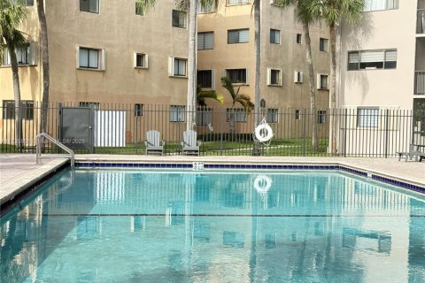 Condominio en venta en Miami, Florida, 2 dormitorios, 89.65 m2 № 1476738 - foto 26