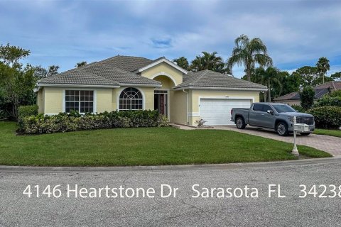 House in Sarasota, Florida 3 bedrooms, 214.05 sq.m. № 1870160 - photo 1
