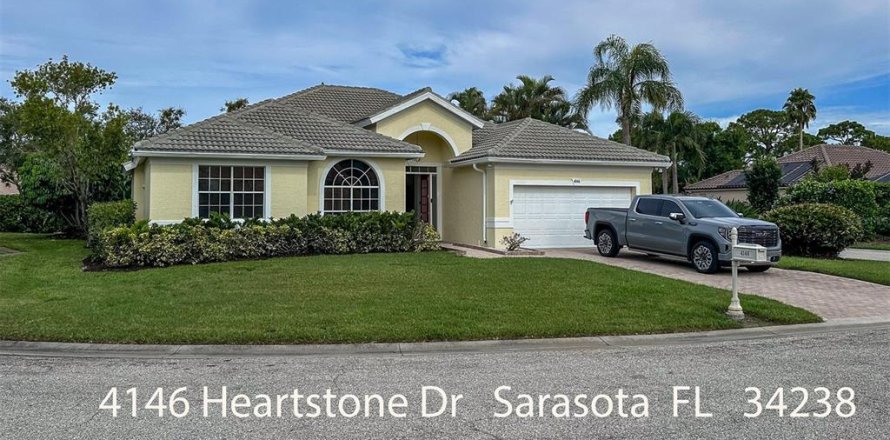 House in Sarasota, Florida 3 bedrooms, 214.05 sq.m. № 1870160