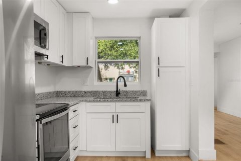 Casa en venta en Lakeland, Florida, 3 dormitorios, 75.81 m2 № 1878220 - foto 9