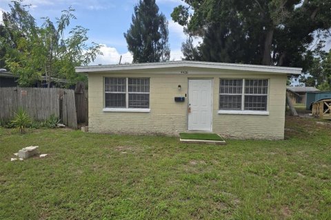 House in Saint Petersburg, Florida 3 bedrooms, 92.9 sq.m. № 2266613