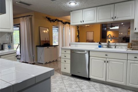 House in Port Richey, Florida 3 bedrooms, 200.11 sq.m. № 1778746 - photo 17
