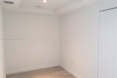 Condominio en alquiler en Miami, Florida, 1 dormitorio, 73.58 m2 № 2012952 - foto 4