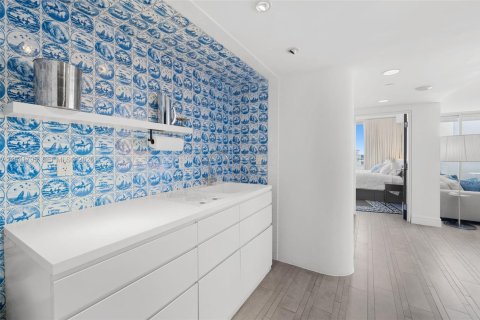 Снять в аренду кондоминиум в Майами-Бич, Флорида 1 спальня, 56.67м2, № 1998963 - фото 3