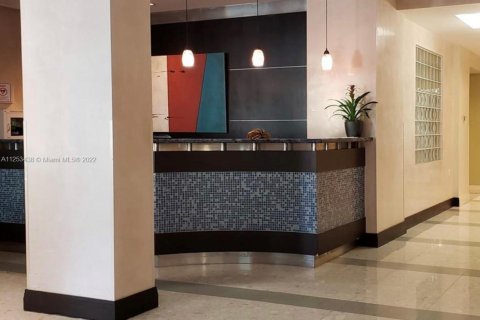 Condo in Hollywood, Florida, 1 bedroom  № 1934950 - photo 18