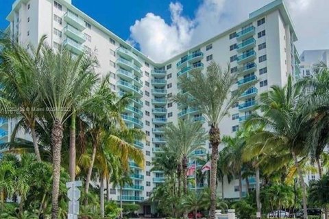 Condo in Hollywood, Florida, 1 bedroom  № 1934950 - photo 24