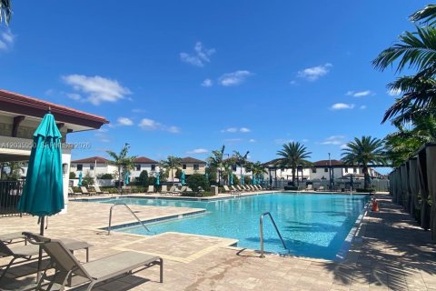 Touwnhouse à louer à Hialeah Gardens, Floride: 3 chambres, 153.29 m2 № 2084233 - photo 25