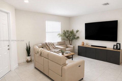 Touwnhouse à louer à Hialeah Gardens, Floride: 3 chambres, 153.29 m2 № 2084233 - photo 3