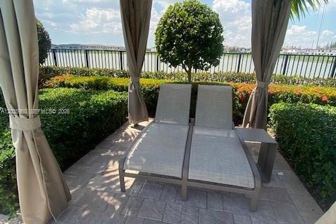 Touwnhouse à louer à Hialeah Gardens, Floride: 3 chambres, 153.29 m2 № 2084233 - photo 22