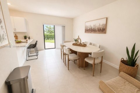 Touwnhouse à louer à Hialeah Gardens, Floride: 3 chambres, 153.29 m2 № 2084233 - photo 6