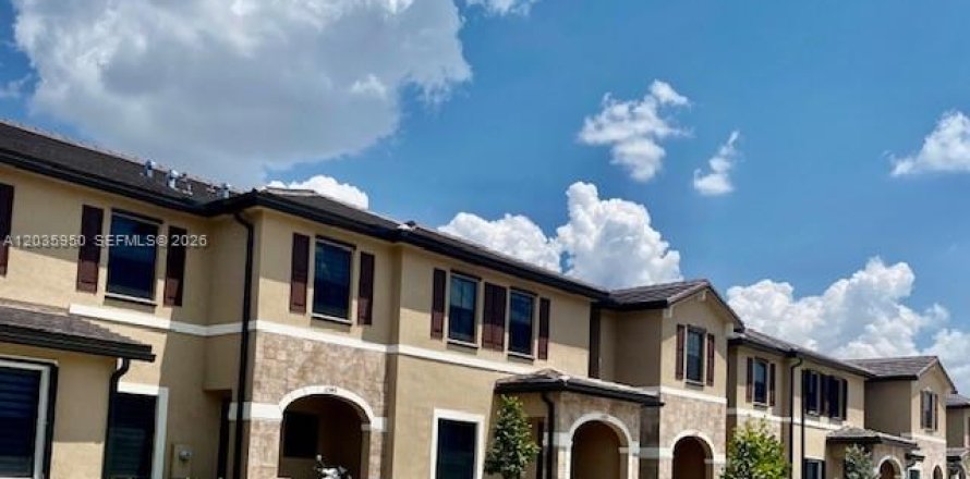 Touwnhouse à Hialeah Gardens, Floride 3 chambres, 153.29 m2 № 2084233