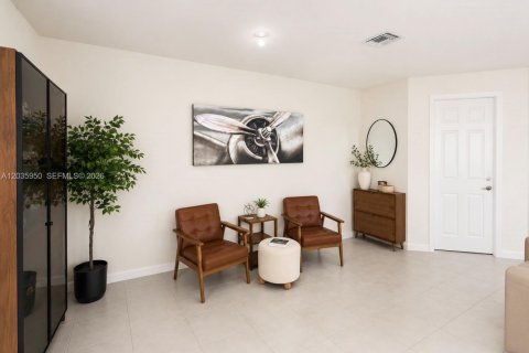 Touwnhouse à louer à Hialeah Gardens, Floride: 3 chambres, 153.29 m2 № 2084233 - photo 4
