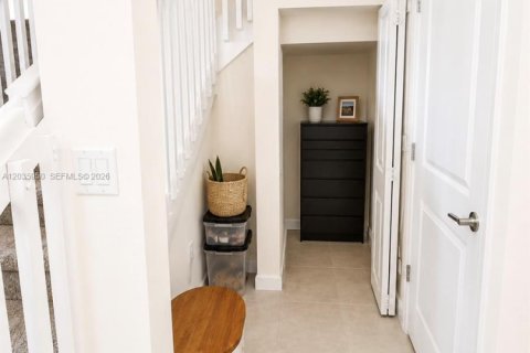 Touwnhouse à louer à Hialeah Gardens, Floride: 3 chambres, 153.29 m2 № 2084233 - photo 16