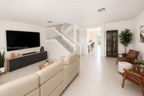 Touwnhouse à louer à Hialeah Gardens, Floride: 3 chambres, 153.29 m2 № 2084233 - photo 2