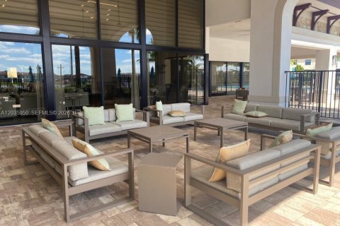 Touwnhouse à louer à Hialeah Gardens, Floride: 3 chambres, 153.29 m2 № 2084233 - photo 21