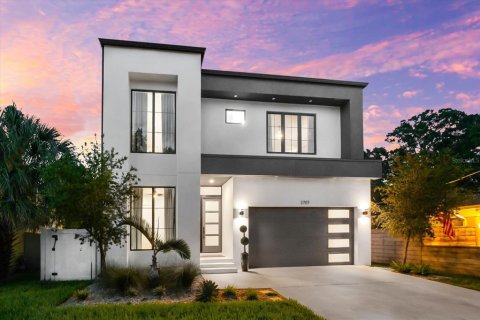 House in Tampa, Florida 5 bedrooms, 307.79 sq.m. № 1805380 - photo 3