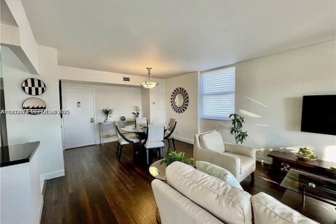 Condominio en venta en Hollywood, Florida, 2 dormitorios, 105.17 m2 № 1991424 - foto 12