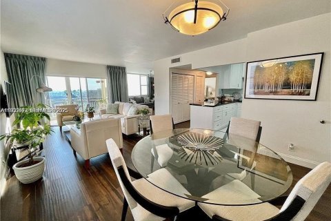 Condominio en venta en Hollywood, Florida, 2 dormitorios, 105.17 m2 № 1991424 - foto 3