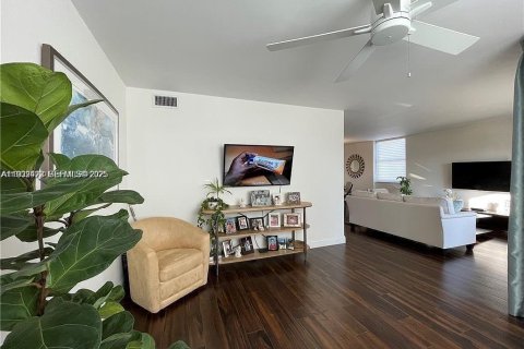 Condominio en venta en Hollywood, Florida, 2 dormitorios, 105.17 m2 № 1991424 - foto 5