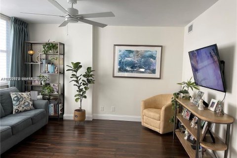 Condominio en venta en Hollywood, Florida, 2 dormitorios, 105.17 m2 № 1991424 - foto 14
