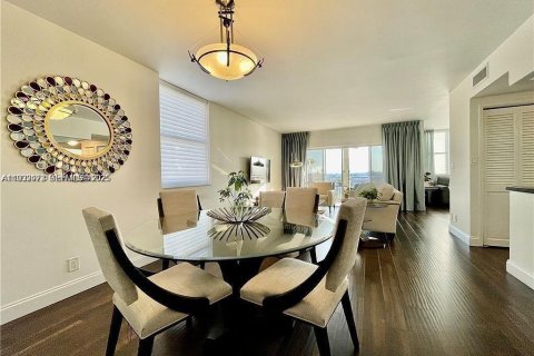 Condominio en venta en Hollywood, Florida, 2 dormitorios, 105.17 m2 № 1991424 - foto 2