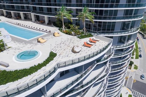 Condo in Miami, Florida, 1 bedroom  № 2394461 - photo 3
