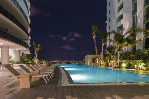Condo in Miami, Florida, 1 bedroom  № 2394461 - photo 25