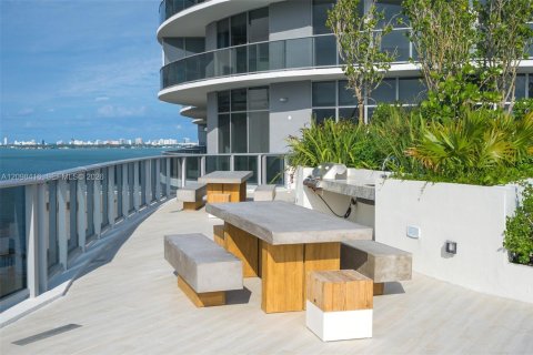 Condo in Miami, Florida, 1 bedroom  № 2394461 - photo 10
